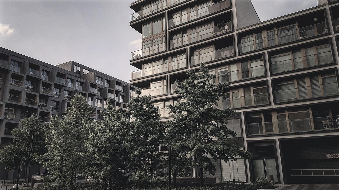 Czy komornik może zająć mieszkanie żony za długi męża przy rozdzielności majątkowej