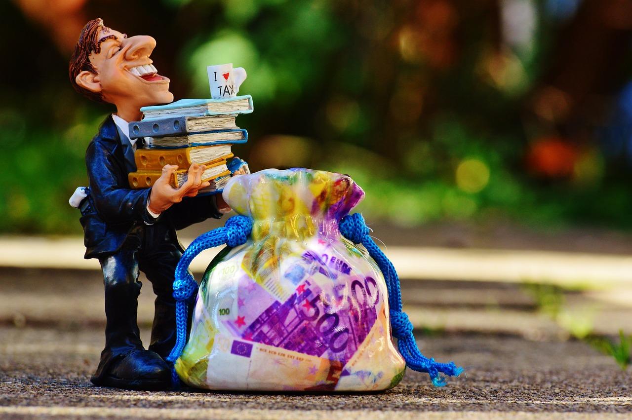 Korepetycje udzielane przez studentów a obowiązki podatkowe i zwolnienia z VAT