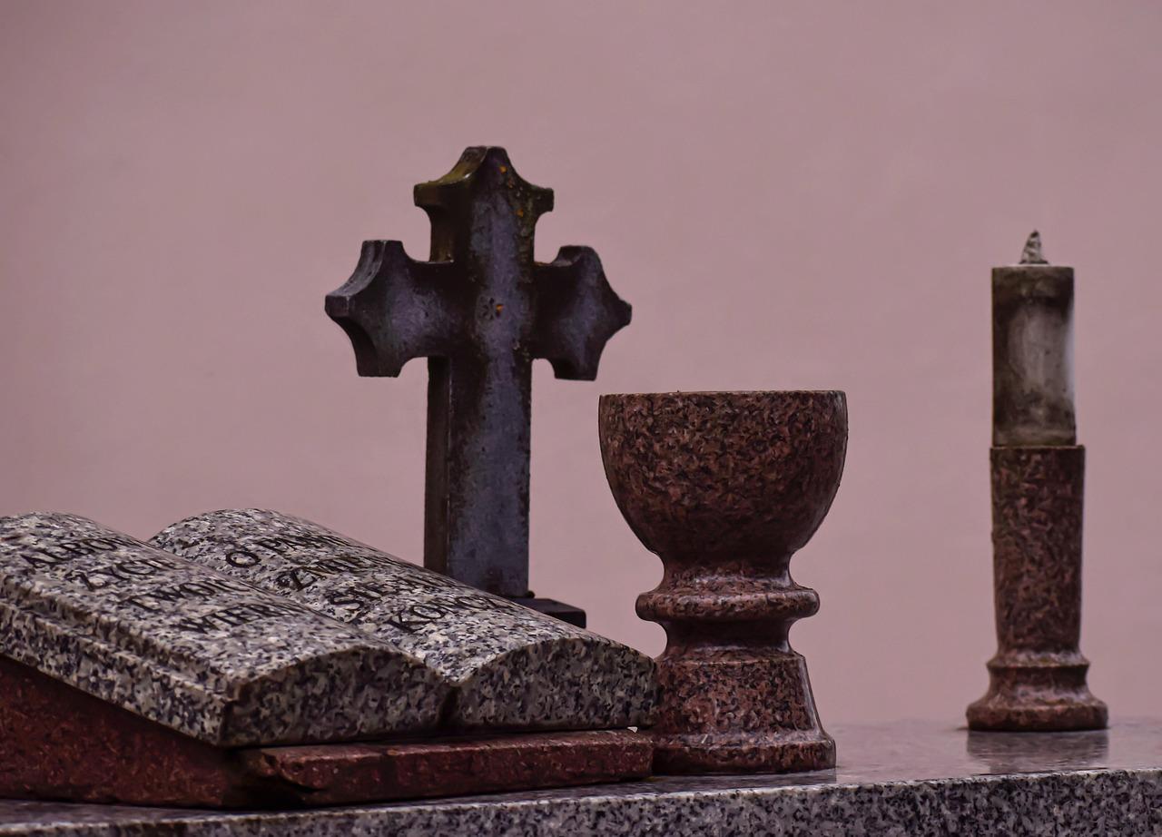 Decyzja o Miejscu Pochówku Zmarłego: Kto Ma Prawo Wyboru?
