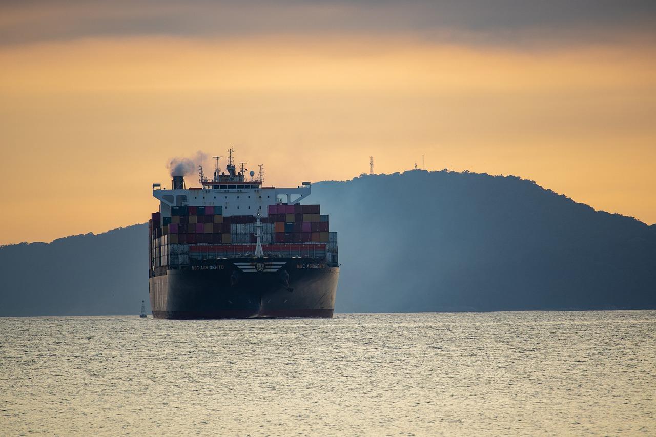 Import towarów z Chin przez firmę kurierską a procedury celne i VAT