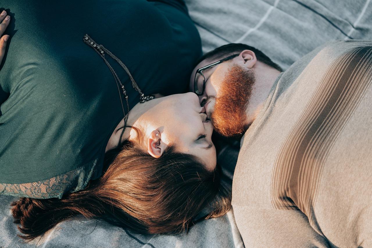 Jak radzić sobie z kontaktami męża z byłą żoną: poradnik dla partnerki