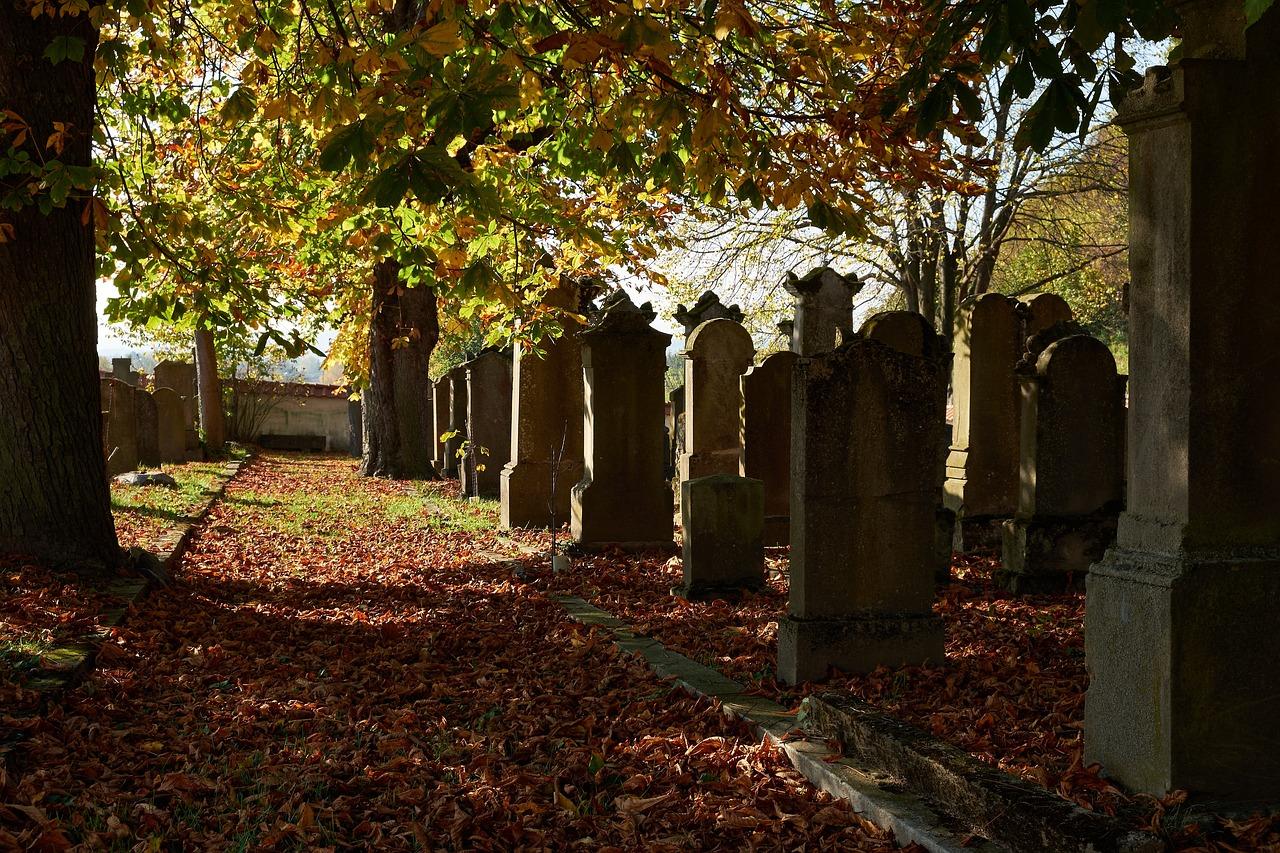Jak uzyskać zgodę na wymianę nagrobka na cmentarzu
