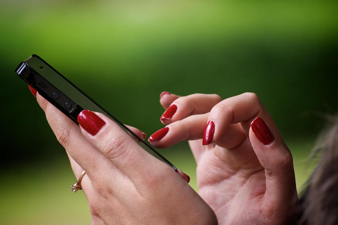 Odrzucona reklamacja telefonu a możliwości dochodzenia praw z rękojmi