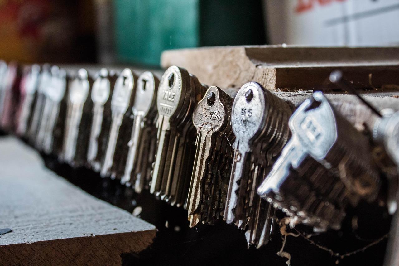 Spłaciłem dług, a komornik nadal prowadzi egzekucję – co robić?