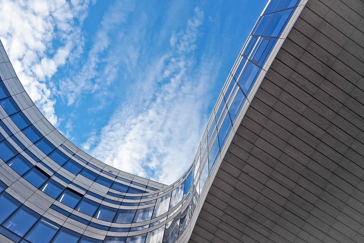 Sprzedaż lokalu użytkowego a VAT czy można skorzystać ze zwolnienia