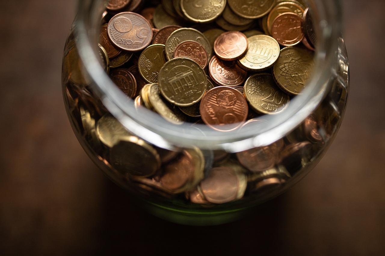 Podwójna odprawa dla nauczyciela przechodzącego na świadczenie kompensacyjne – kto i kiedy może ją otrzymać